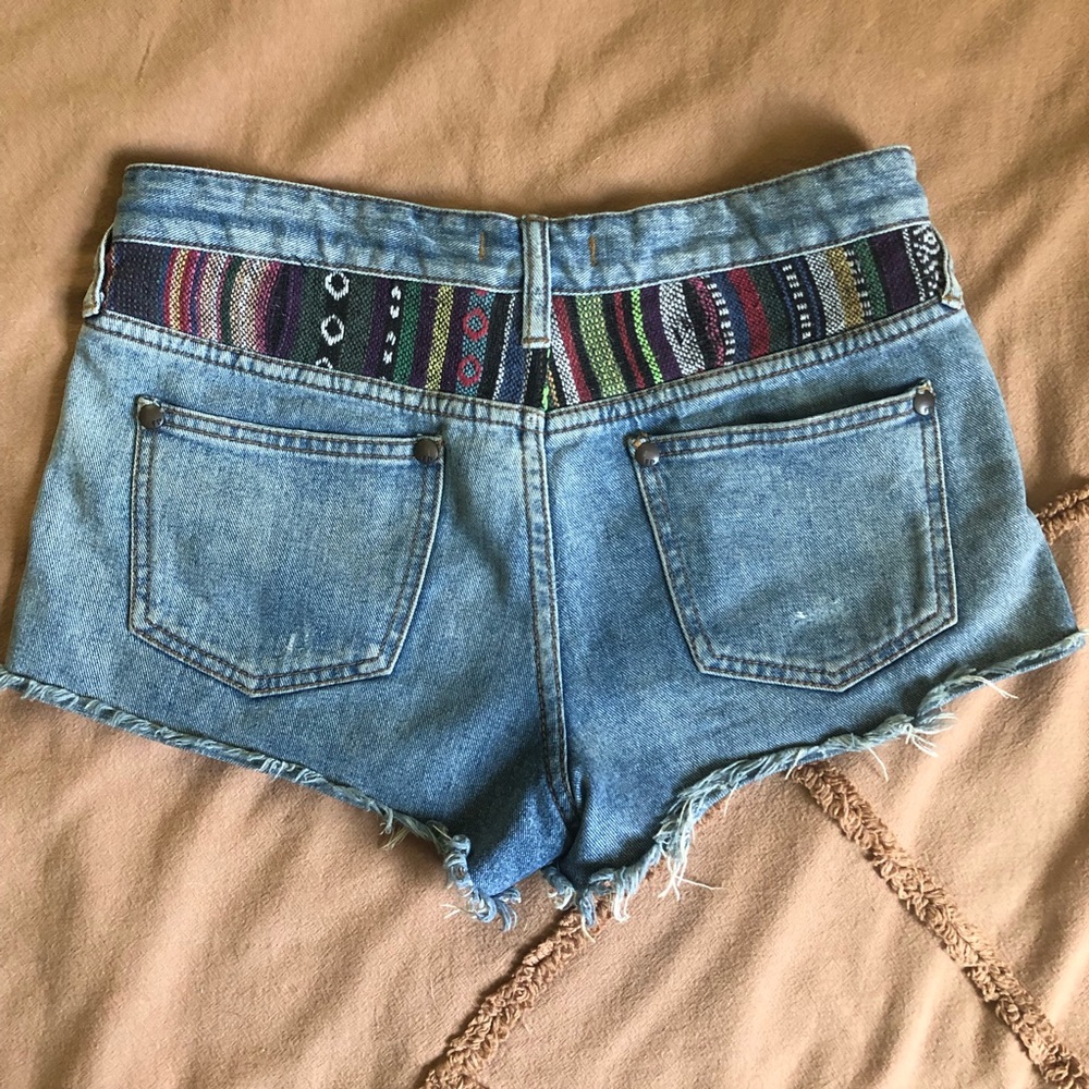 Free People Distressed denim Rugged Baja Shorts Size 26 - Picture 5 of 16
